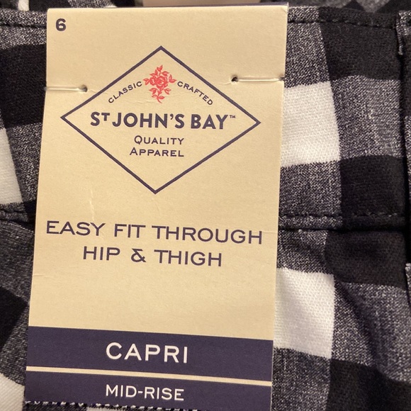St. John's Bay - Women's Black and White Checkered Capri Pants (NWT) - Picture 6 of 6